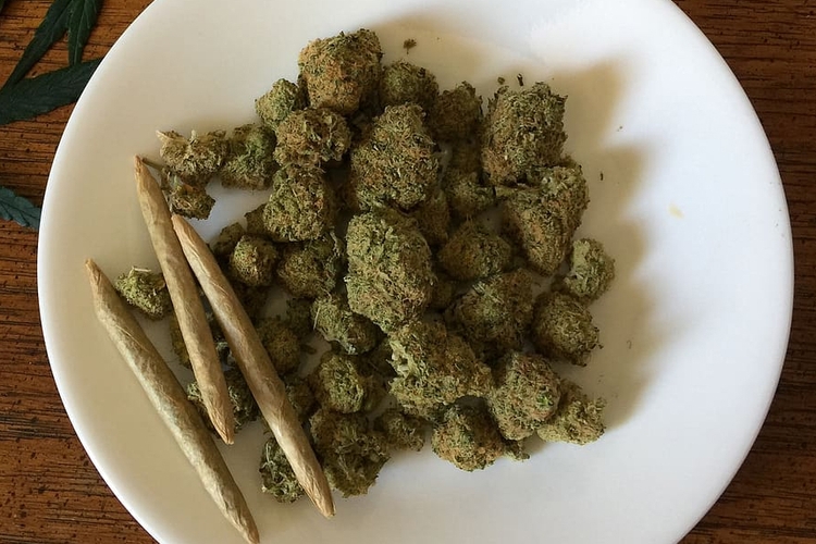 What Happens And Will You Get High From Eating Raw Weed?